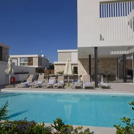 Schoenes Kube 1 In Ayia Napa